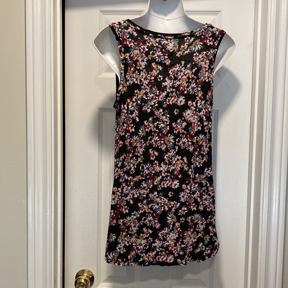 Maurices 24/7 - Sleeveless Black Floral V-Neck Curved Split Hem Tank Top - Sz S. - Picture 11 of 11